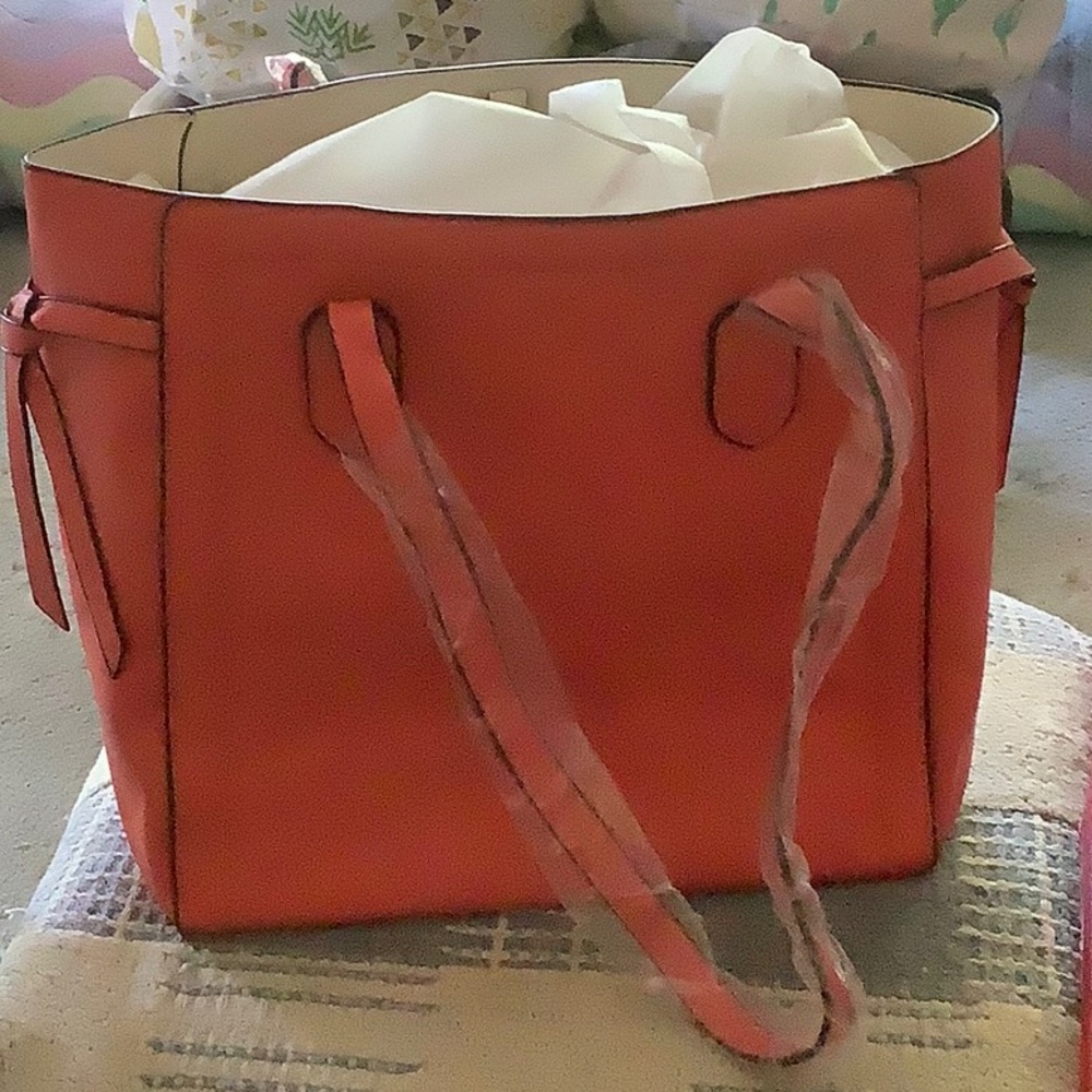 Coral tote new